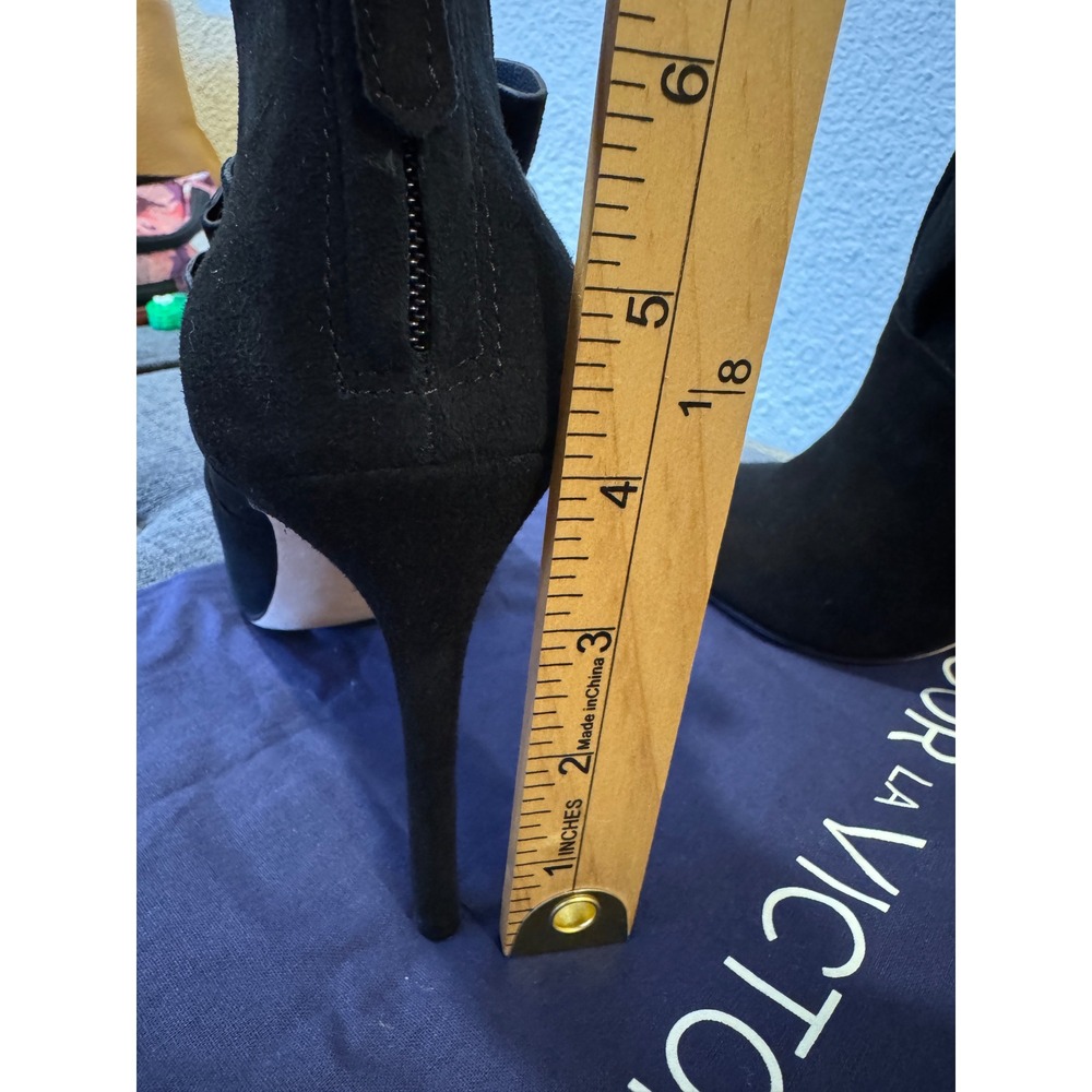 Pour La Victoire Cedraks Black Suede Ruffle Pointed Toe Stiletto Booties Size 9 - Picture 10 of 10